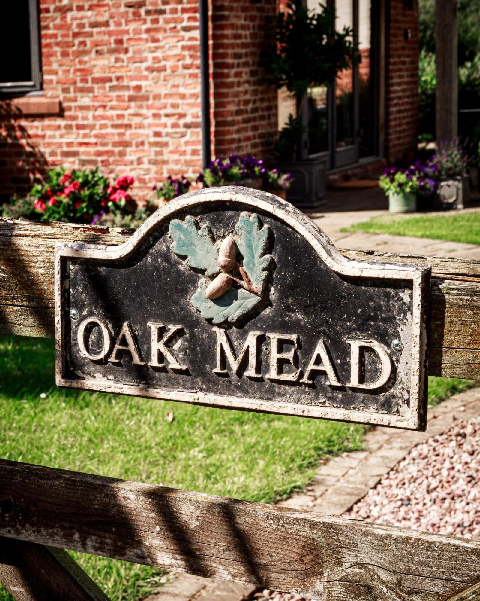Вілла Oak Mead Рексем Екстер'єр фото